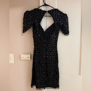 Legends sequined dress
Dress in black
Used: very good condition